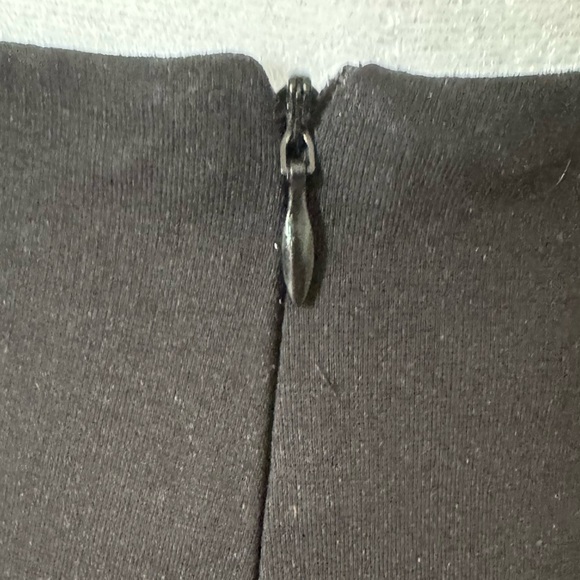 Short and top outfit, with black shorts and lace satin top - Picture 9 of 9